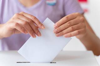 Estudios muestran cómo la IA puede influir en los votantes