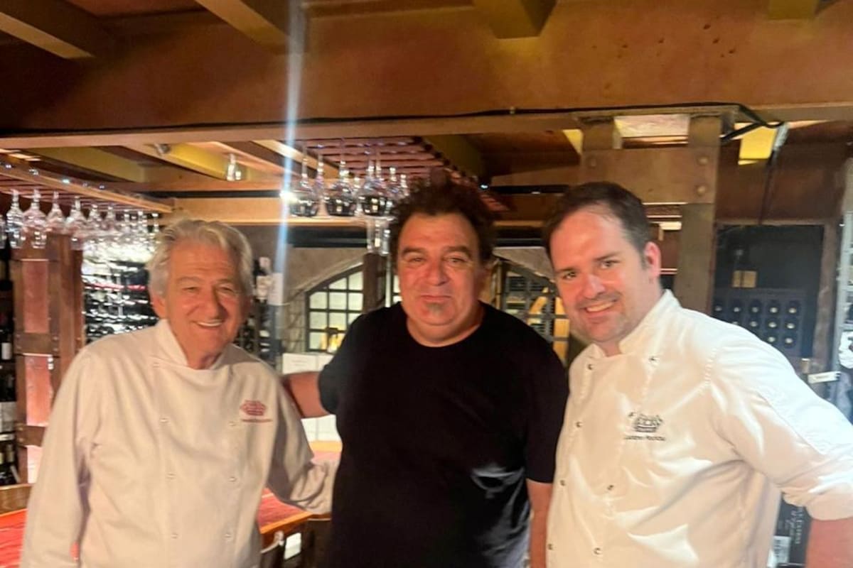 Los chefs de Italpast junto a Alejandro Vigil