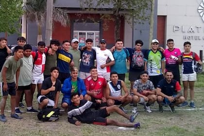 Los chicos del Pompeya Rugby Club que participaron de un encuentro con Cotton Rugby Club, de Villa Ángela, en el Chaco