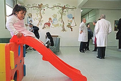 Los chicos internados estrenaron el salón de juegos del pabellón de pediatría