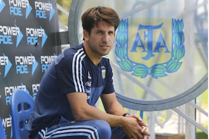 “Los chicos llegan de las inferiores con muchos vicios culturales”, advierte Diego Placente