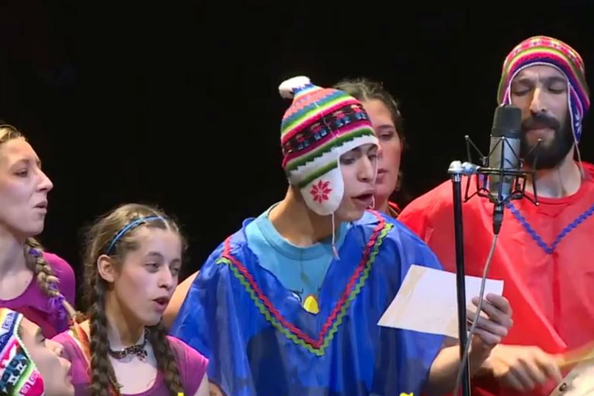 Los chicos montaron actos de música, baile y también piezas teatrales que fueron coronados por los aplausos del público