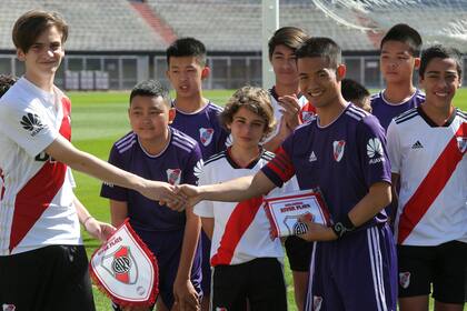 Los chicos tailandeses se dieron el gusto de jugar contra River