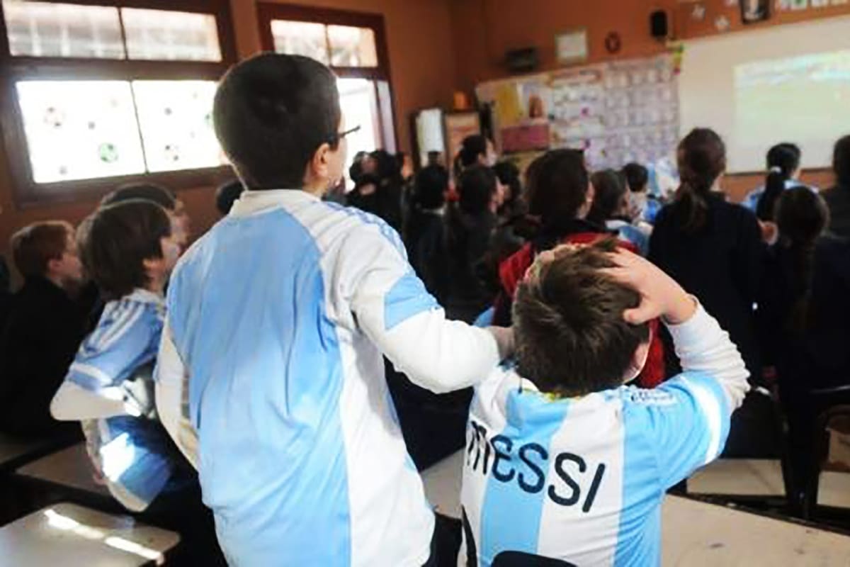 Los chicos verán hoy el segundo partido de la selección argentina del Mundial 2026 en las escuelas