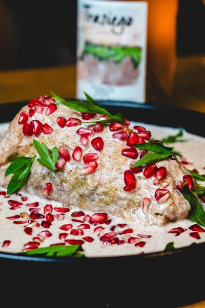Los chiles en nogada son uno de los platillos más famosos de la cocina mexicana (Pexels/Eden FC)