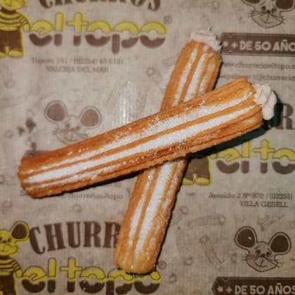 Los churros con vitel toné se enmarcan dentro de la tradición de El Topo de hacer este producto con rellenos salados
