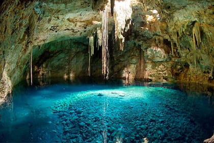 Los científicos aseguraron que las moléculas de H2O podrían brotar hasta la superficie, los que explicaría el origen de la abundancia de agua en los océanos