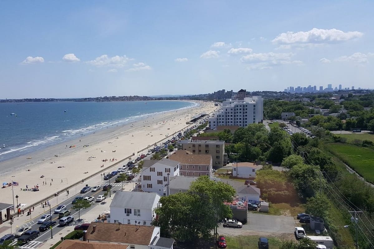 Los cierres se extendieron desde Gardner, en el oeste, hasta Boston y Quincy, en el este, así como las playas de Cape Cod