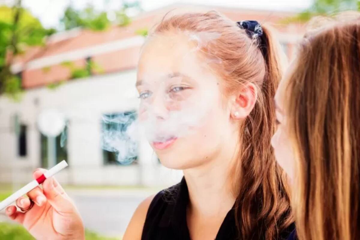 Los cigarrillos electrónicos van dirigidos con frecuencia a niños y adolescentes con aromas atractivos y afirmaciones engañosas, según la OMS