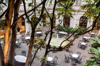 Los cinco cafés porteños con jardines secretos para descubrir en invierno