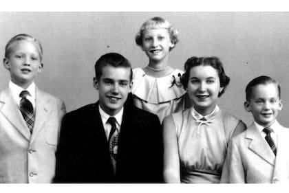 Los cinco hermanos Trump. De izquierda a derecha: Donald, Freddy, Elizabeth, Maryanne y Robert.