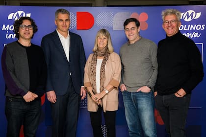 Los cinco jurados. De izquierda a derecha: Eduardo Kastika, Diego Pistone (Molinos), Silvia Torres Carbonell (IAE), Santiago Bilinkis, Gutavo Nusenovich