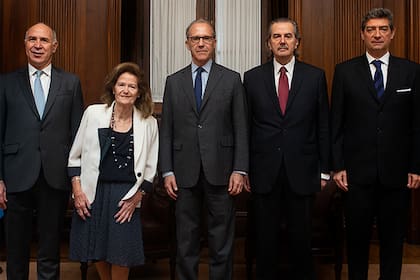 Los cinco miembros de la Corte Suprema