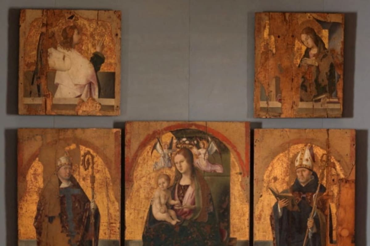 Los cinco paneles supervivientes del "Político de San Gregorio" (Político de San Gregorio) de Antonello da Messina, de 1473, tres de los cuales fueron robados del Museo Regionale Accascina de Messina