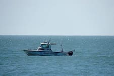 Hallaron un cuerpo e investigan si es uno de los pescadores desaparecidos en el Río de la Plata