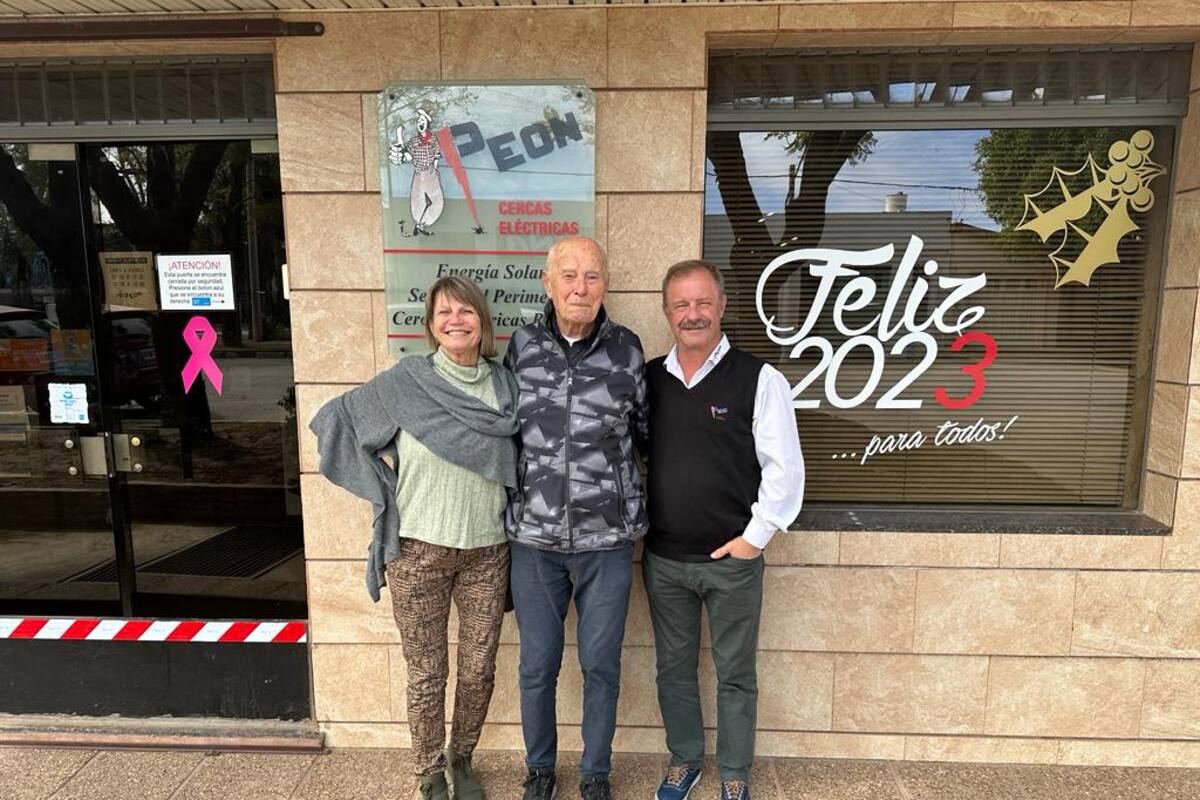 Los Cipolatti: Sonia, Argentino y Carlos en la fábrica de electrificadores