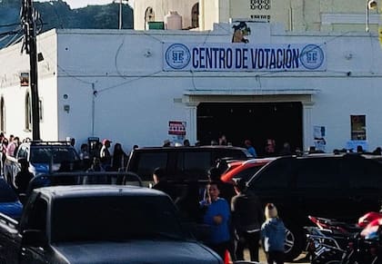 Los ciudadanos de Guatemala participaron en las elecciones donde votaron por presidente, vicepresidente, renovaron el Congreso unicameral y eligieron a centenas de alcaldes y 20 miembros del Parlamento Centroamericano (Parlacen)