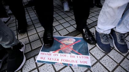 Los ciudadanos de Myanmar en Japón han salido a las calles a protestar contra el ejército de su país.