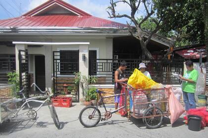 Los ciudadanos de San Fernando, Pampanga, participan en la implementación del programa de manejo de residuos sólidos de la ciudad