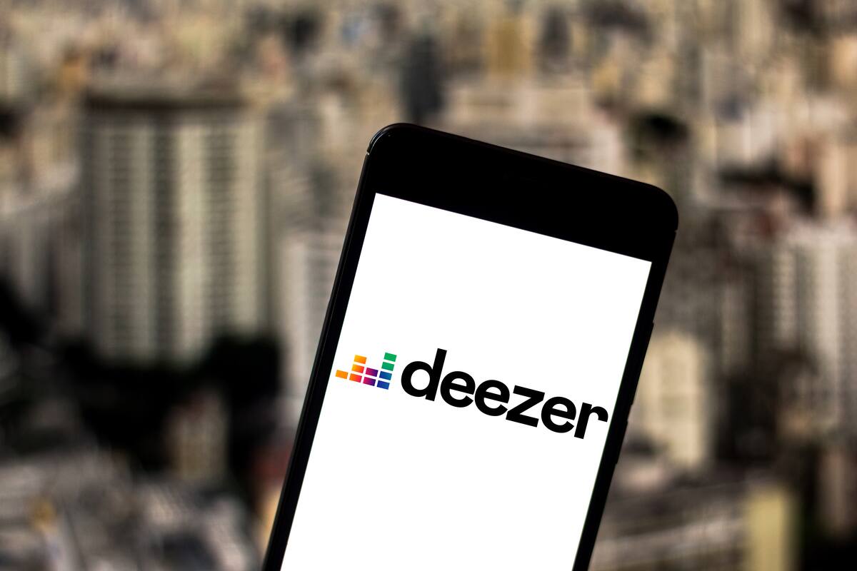 Los clientes de Movistar ahora pueden contratar en pesos el servicio de música por streaming Deezer