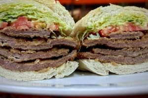 Los clientes lo bautizaron “milanosaurio” por su tamaño