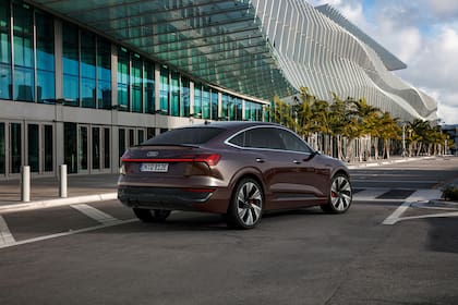 Los clientes pueden equipar su Audi Q8 e-tron con retrovisores exteriores virtuales