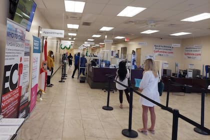 Los clientes pueden visitar cualquier centro de servicio de licencias de conducir en todo el estado