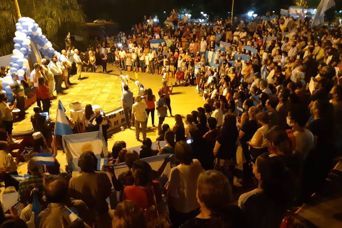 Los clorindenses encabezaron un acto acompañados de los diputados opositores Waldo Wolff y Mónica Frade