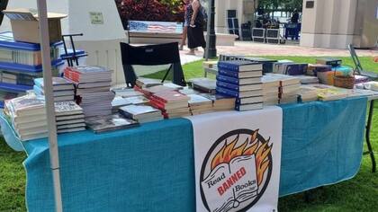 La Fundación 451 promueve la distribución de libros prohibidos en Florida.