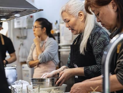 Los cocineros de Club Gastro Japo en acción