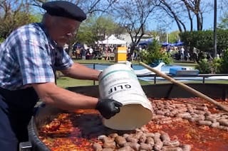 Usaron un bidón de glifosato para cocinar chorizos a la pomarola en una fiesta de General La Madrid