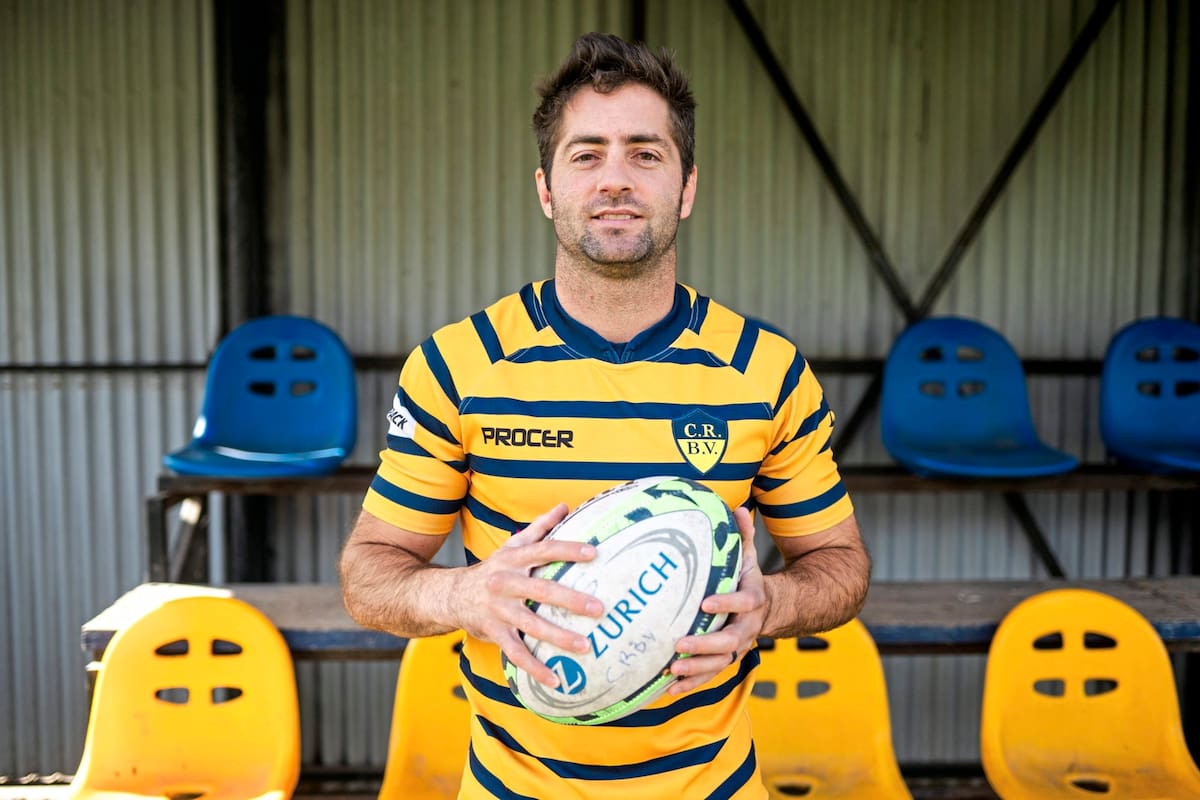 Los colores de su juventud rugbística, los de Regatas Bella Vista, y el banco de suplentes que ocupará este sábado ante CUBA por el Top 12: Santiago Cordero vuelve al torneo de URBA después de años de jugar en Europa y de alejarse de los Pumas.