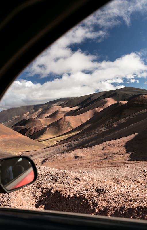 Los colores minerales de la cordillera en La Rioja