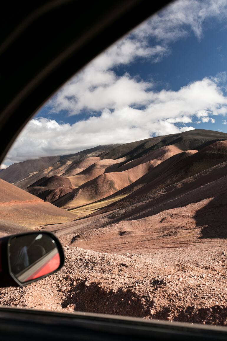 Los colores minerales de la cordillera en La Rioja