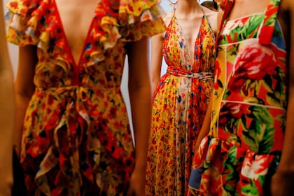 Los colores vibrantes y las texturas variadas fueron protagonistas del desfile Resort 2024.