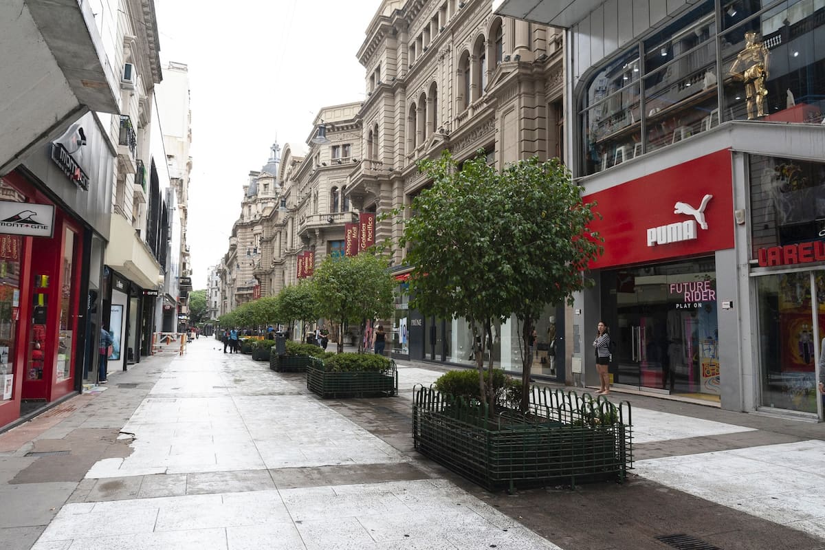 Los comercios de la calle Florida cerrados por la cuarentena