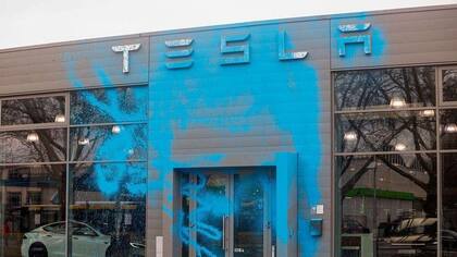 Los comercios de Tesla se ven afectados por el repudio de los críticos a Elon Musk.