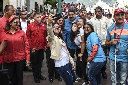 Los comicios presidenciales se realizarán antes de mayo; Maduro dijo estar "preparado" para una "gran victoria"