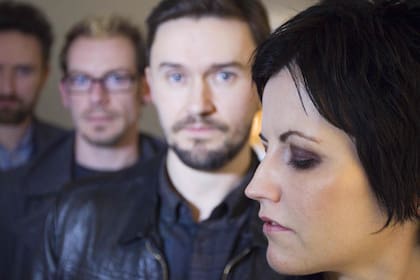 La banda irlandesa lanzará el año próximo un álbum con la voz de la mítica vocalista