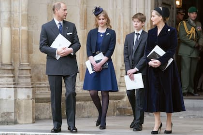 Los condes de Wessex llegaron con sus hijos, Lady Louise, de 18 años, y James, vizconde de Severn, de 14.