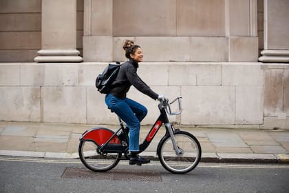 Los conductores de apps de delivery sostienen que la ley los criminaliza