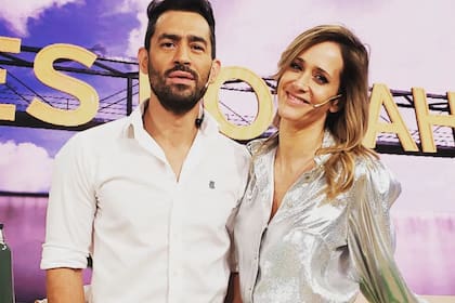 Los conductores de Es por ahí (América) cruzaron opiniones sobre la prohibición del lenguaje inclusivo (Foto: Instagram @esporahitv)