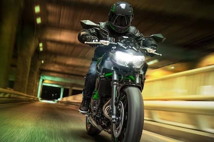 Los conductores de esta moto disponen de una transmisión de seis velocidades