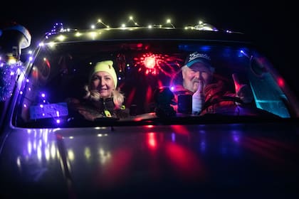 Los conductores de Florida deben saber esto sobre el uso de luces navideñas en el auto