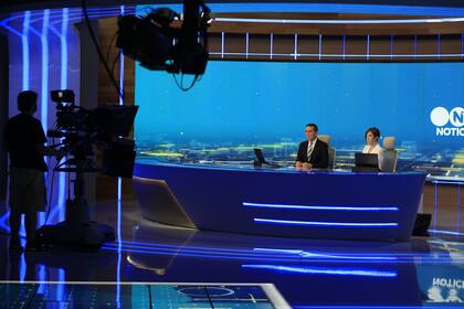 Los conductores en vivo, en el último programa de 2017 del noticiero, al que regresarán en febrero próximo