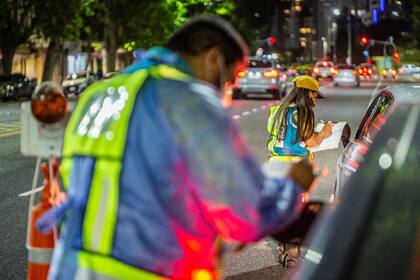 Los conductores que no superen el test de alcoholemia tendrán multas de entre $70.000 y $942.000