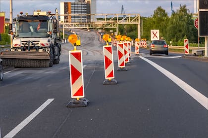 Los conductores que utilicen los puentes frecuentemente deben prever cierres nocturnos por trabajos de demolición