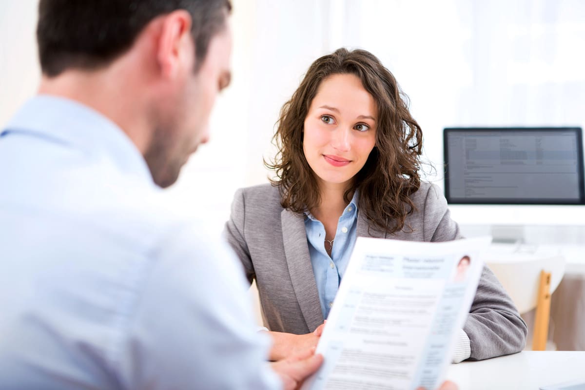 Los conocimientos, las habilidades y las capacidades, denominados colectivamente KSA, son las calificaciones laborales únicas que los empleadores suelen utilizar para evaluar la asignación de una vacante laboral