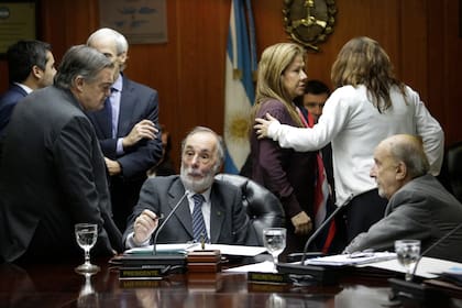 Los consejeros Tonelli y Recondo (sentados), en una sesión del Consejo de la Magistratura