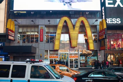 Los consumidores que ya hayan comido en McDonald’s y tengan síntomas de infección por E coli deben comunicarse con su médico para recibir atención de inmediato. LN